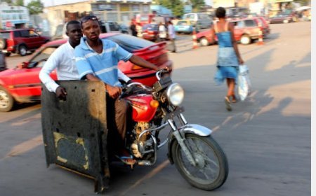 RDC : La résilience des jeunes conducteurs de moto à Kinshasa