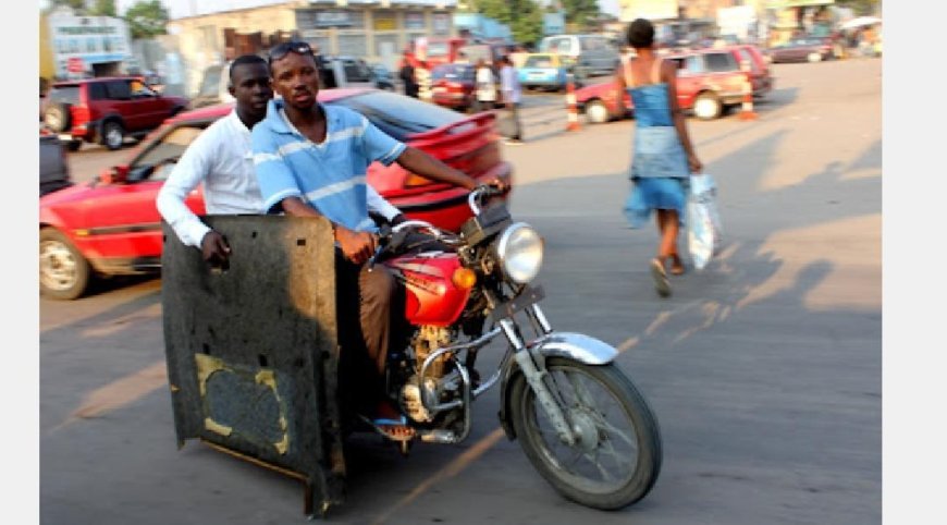 RDC : La résilience des jeunes conducteurs de moto à Kinshasa