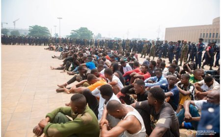 Opération Ndobo à Kinshasa : la PNC présente 245 bandits urbains au VPM de l'Intérieur