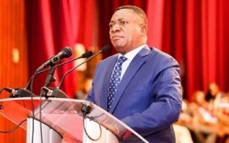 Consultations politiques en RDC : le sénateur Ngoyi Kasanji s’interroge sur la démarche