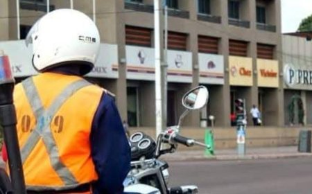 Kinshasa : Enquête ouverte après la mort de Kabeya Senda Fiston de la circulation, des accusations visent la Première ministre