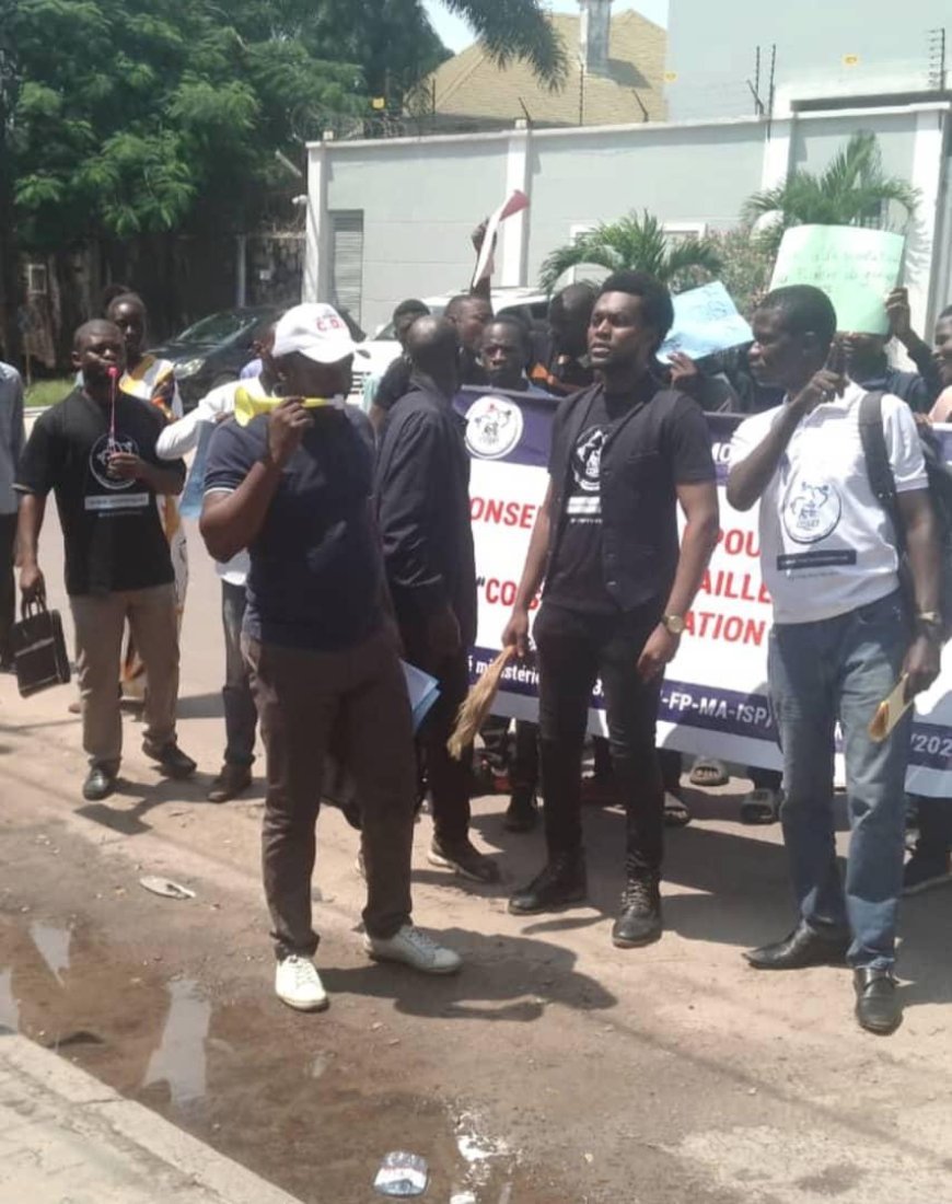 DINACOPE : Face au Blocage de paie, les Enseignants Placardent leur Espoir au Président Tshisekedi