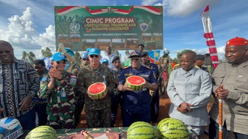 Ituri : lutte contre la pauvreté plus de deux tonnes de pastèques produites par des habitants du Groupement de Tsere, avec l’appui des casques bleus indonésiens de la MONUSCO
