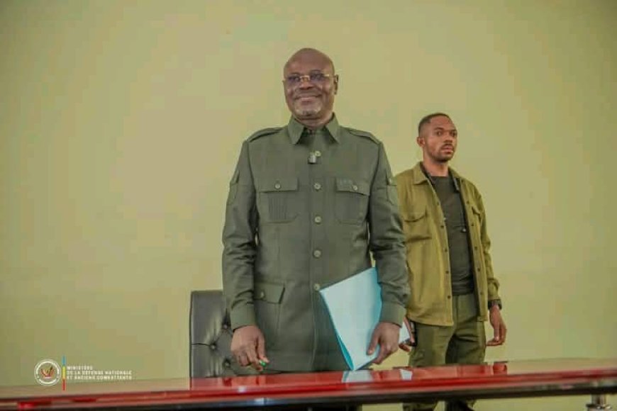 Mbandaka : Le VPM Guy Kabombo mise sur l’amélioration des conditions de vie des familles militaires