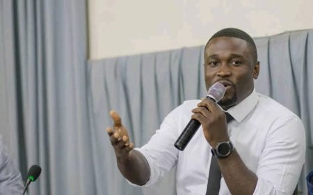 Seth Kikuni fustige l’accord RDC-Rwanda : « Une psychologie de soumission inacceptable »