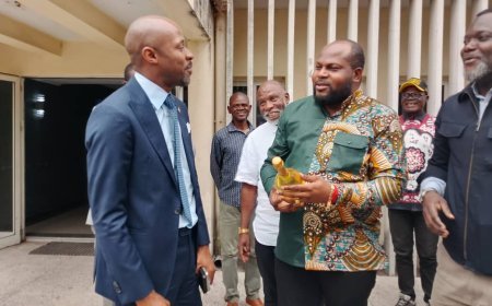 RDC : L’Union Nationale des Caméramen félicite Patrick Muyaya pour sa reconduction