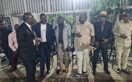 Le Professeur Aubin Minaku au chevet des familles endeuillées, au nom du PPRD