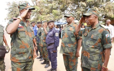 KWILU: Le Général-major PADIRI MUHIZI Jonas passe les troupes en revue