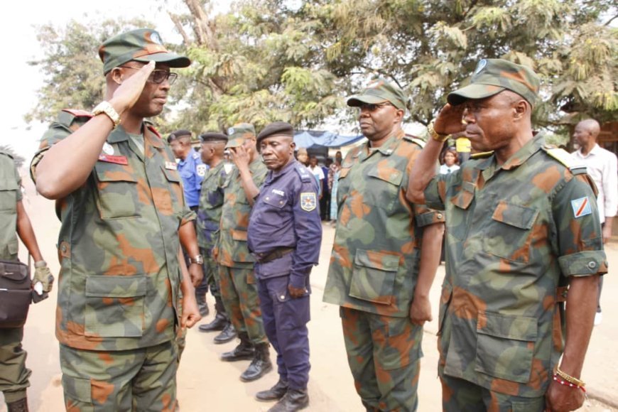 KWILU: Le Général-major PADIRI MUHIZI Jonas passe les troupes en revue