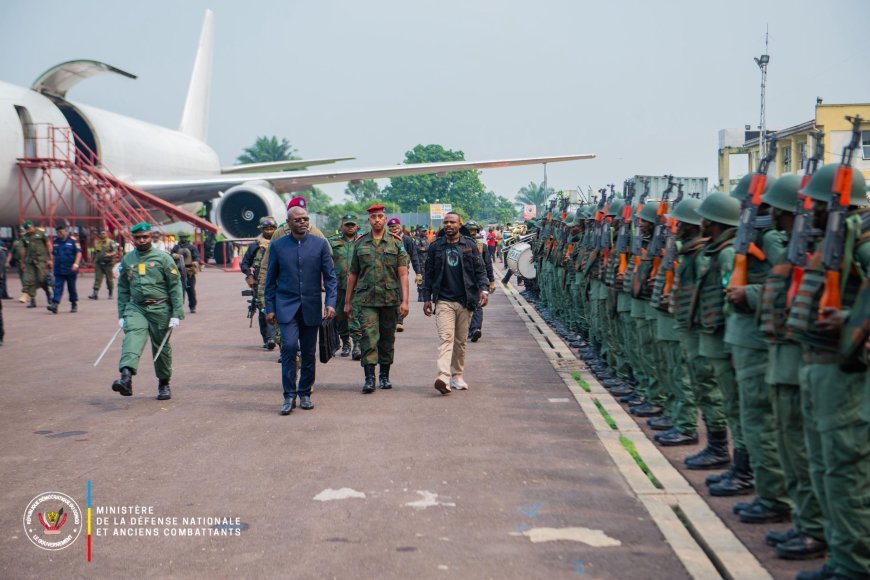 Maniema : Le VPM de la Défense, Guy Kabombo Muadiamvita, renforce le moral des militaires à Kindu