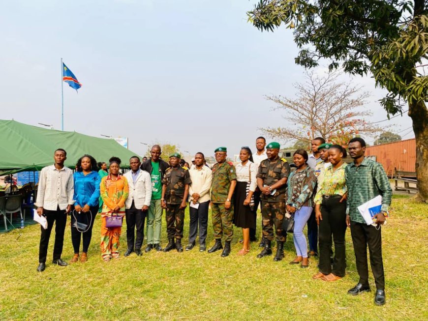 Kinshasa: Le Général-Major Sylvain Ekenge échange avec les stagiaires de l’UNISIC au SCIFA
