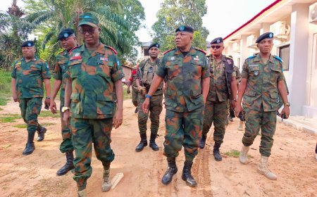Kwilu : le général-major Akili Muhindo Mundos en mission d’évaluation des unités de la 11ᵉ Région militaire