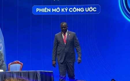 Le Ministre Kibassa Maliba Représente la RDC à la Signature de la Convention de l'ONU Contre la Cybercriminalité à Hanoï