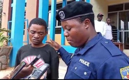 Nord-Kivu : La PNC présente des présumés bandits à Beni, soulignant le rôle de la collaboration citoyenne