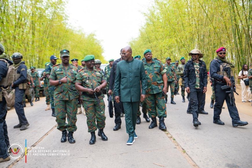 Kongo-Central : le VPM de la Défense nationale en visite d’inspection à la base militaire de Kitona