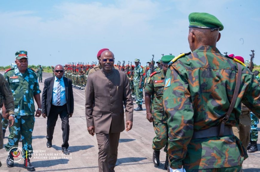 FARDC : Le VPM Kabombo Muadiamvita inspecte le Centre d’Instruction de Kamina