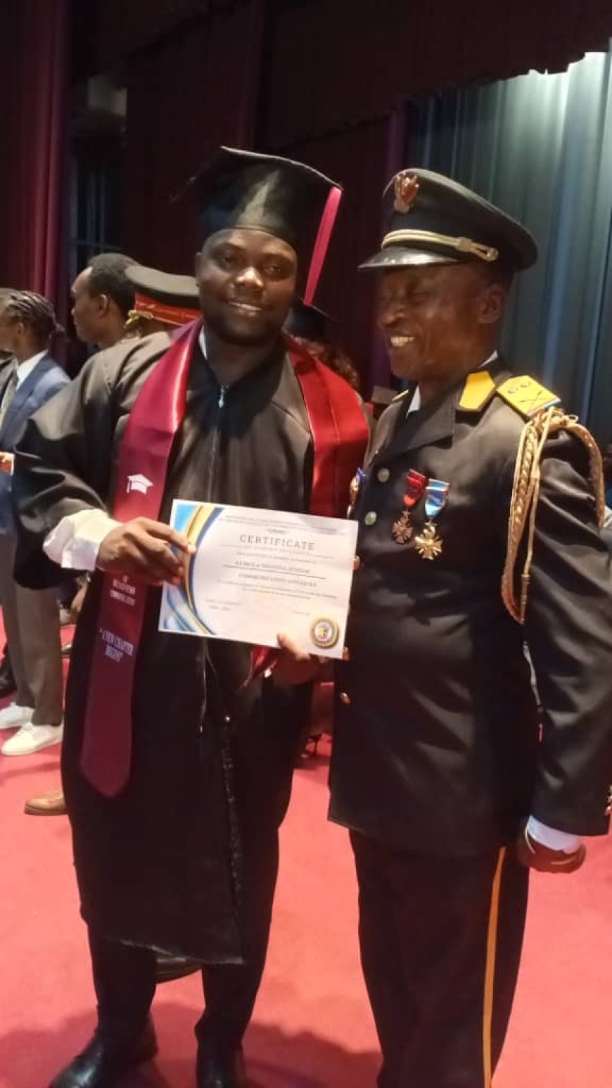 ESU : Le Colonel Simplice Luzolo exhorte les diplômés de l'UNISIC à rejoindre les FARDC
