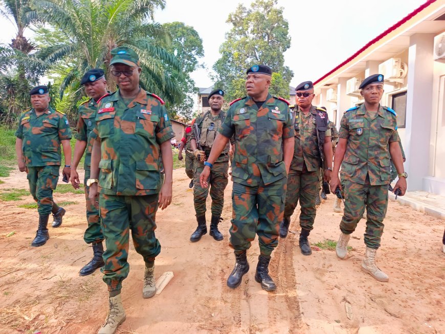 Kwilu : le général-major Akili Muhindo Mundos en mission d’évaluation des unités de la 11ᵉ Région militaire