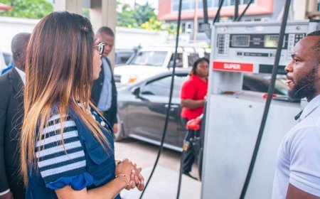 Kinshasa : Acacia Bandubola Mbongo vérifie l’application de la baisse des prix du carburant
