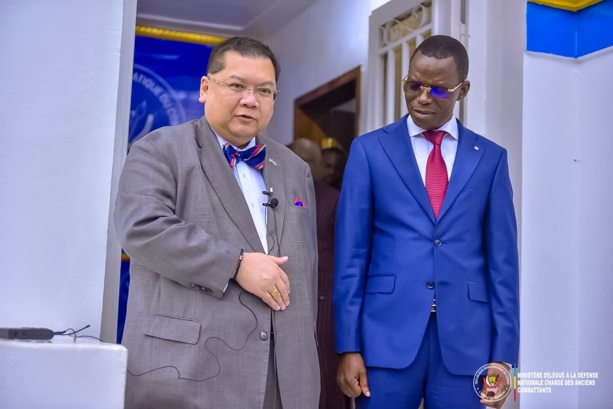 RDC: Le ministre Eliezer Ntambwe discute avec le diplomate américain  de la nécessité d'honorer les Anciens Combattants