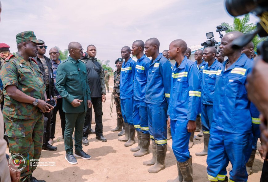 Kisangani : Le VPM Guy Kabombo inspecte les centres de formation militaires des FARDC