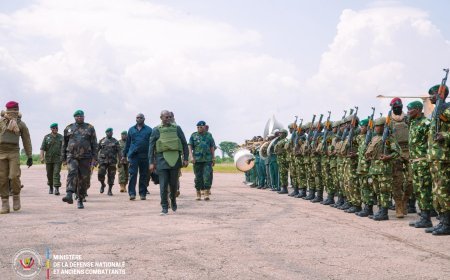 Kalemie : Le VPM Guy Kabombo Muadiamvita au chevet de la Force Navale