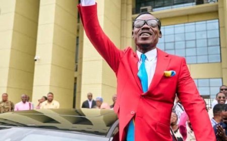 RDC : Le ministre Didier Budimbu honore le supporter « Lumumba Vea » par un don de véhicule