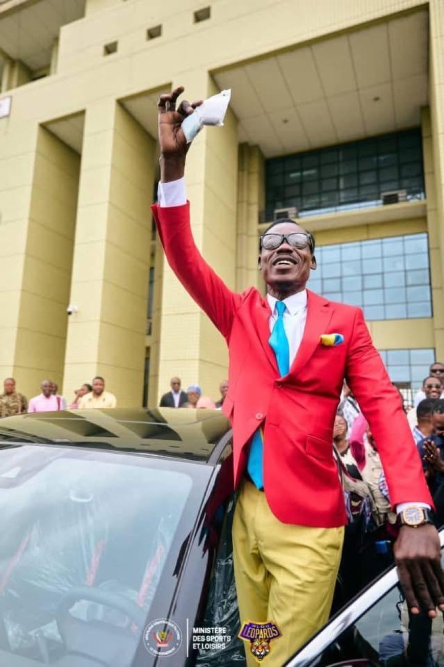 RDC : Le ministre Didier Budimbu honore le supporter « Lumumba Vea » par un don de véhicule