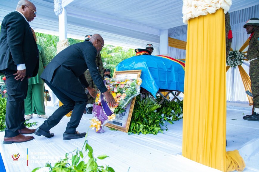 RDC : Le ministre de la Défense Guy Kabombo honore les loyaux services du feu Général Mwaku Mbuluku
