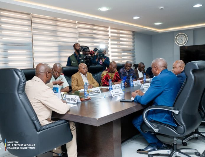 RDC:  L'afflux massif d'éleveurs Mbororo au Nord-Ubangi fait l'objet d'une séance de travail autour du VPM Guy Kabombo