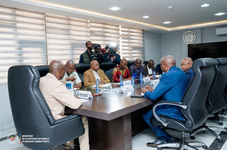 RDC:  L'afflux massif d'éleveurs Mbororo au Nord-Ubangi fait l'objet d'une séance de travail autour du VPM Guy Kabombo