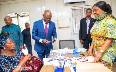 RDC : Défense, Guy Kabombo s'enquiert de l'état d'avancement du contrôle physique des agents civils