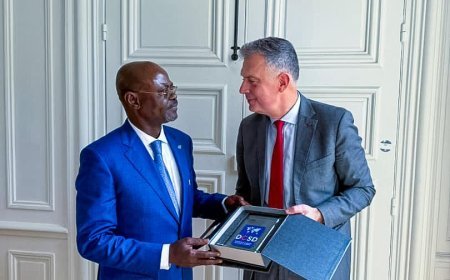 Diplomatie de défense :  Guy Kabombo intensifie la coopération militaire entre la RDC et la France à Paris