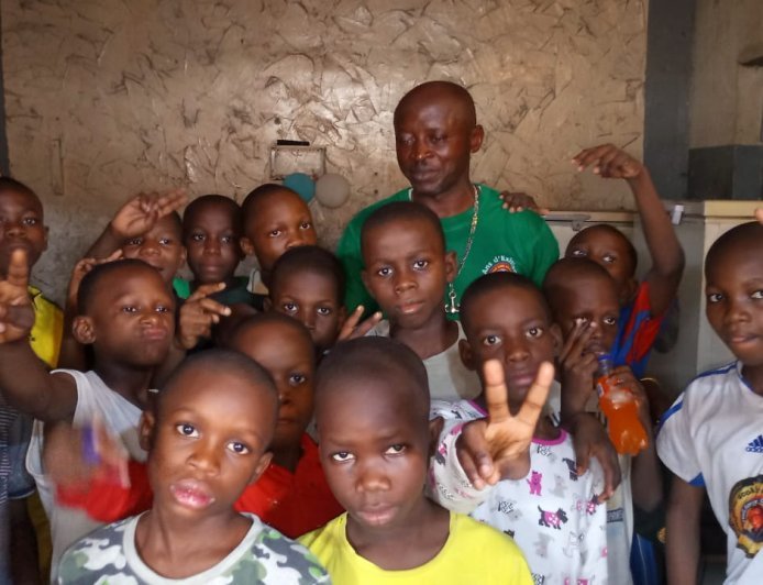 Kinshasa : Un Colonel FARDC offre une parcelle à un orphelinat
