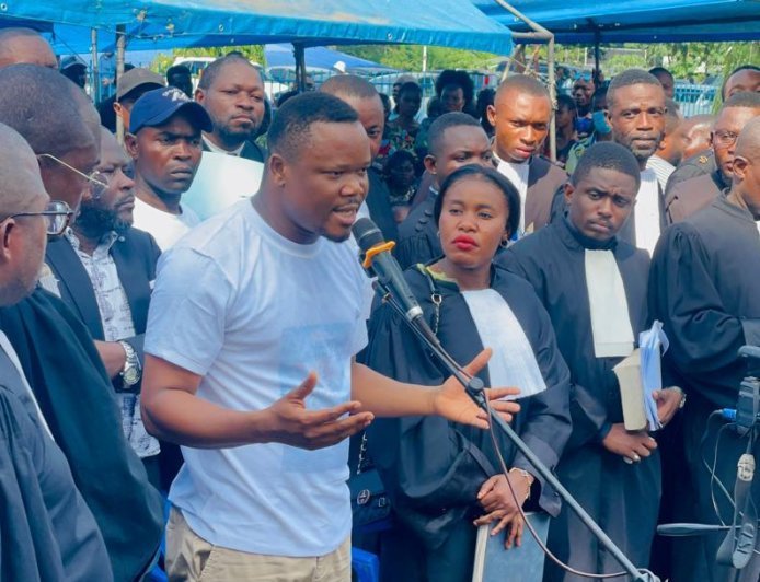 Procès du docteur David Balanganayi : le parquet réclame une peine lourde et 25 millions de francs d’amende