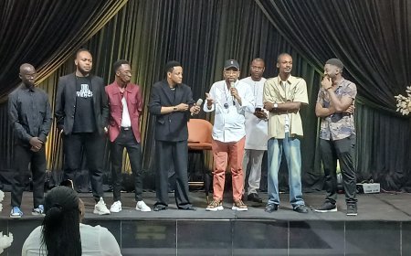 « Qui Rit Guérit »: Une soirée de thérapie par le rire