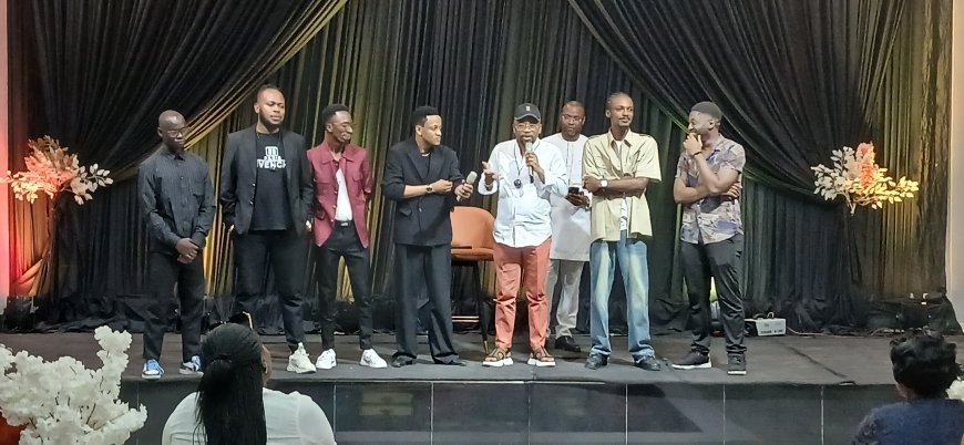 « Qui Rit Guérit »: Une soirée de thérapie par le rire