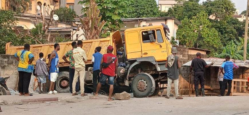Ngaliema : une femme mortellement percutée par un camion de sable