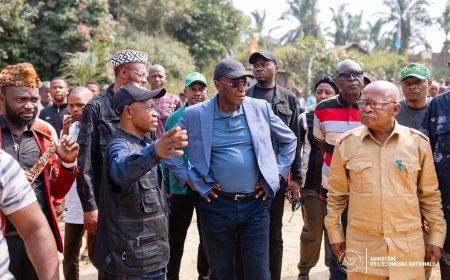 Daniel Mukoko Samba en tournée dans le Sankuru : entre infrastructures suspendues, mémoire de Lumumba et espoirs de développement