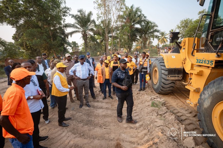 Lodja : Daniel Mukoko Samba en tournée pour relancer infrastructures et économie