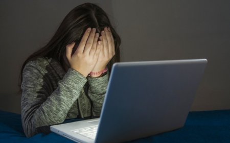 Kinshasa : la montée inquiétante des réseaux de chantage numérique visant les jeunes femmes