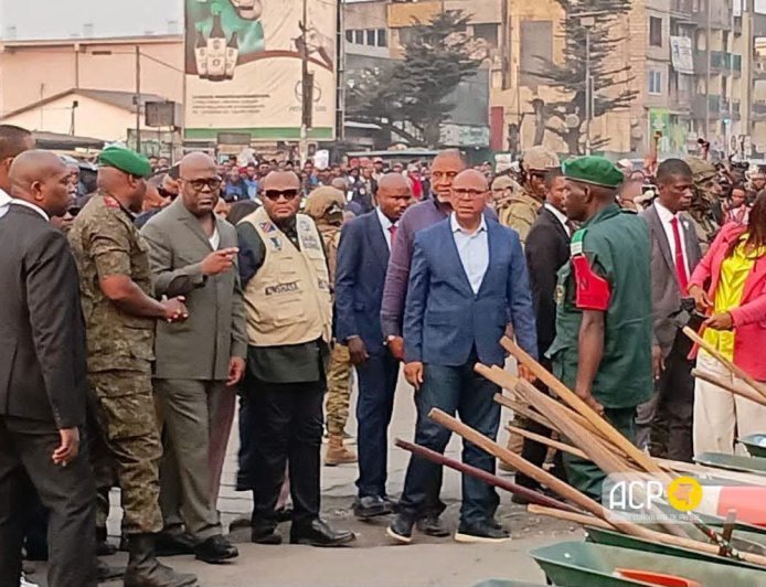 Assainissement à Tshangu : Félix Tshisekedi inspecte les chantiers du boulevard Lumumba