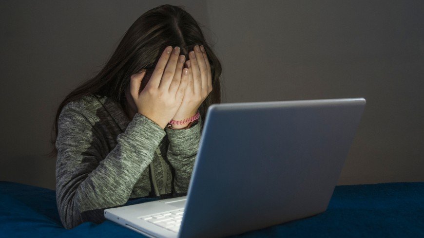 Kinshasa : la montée inquiétante des réseaux de chantage numérique visant les jeunes femmes