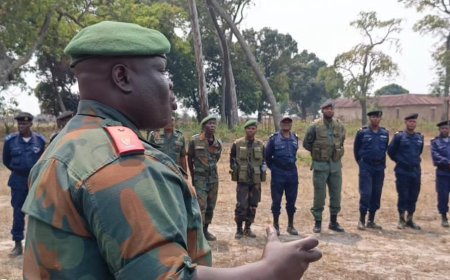 Sécurité à la frontière angolaise : Le général Moyo Rabbi en mission d’inspection à Kahemba, tolérance zéro pour les dérapages