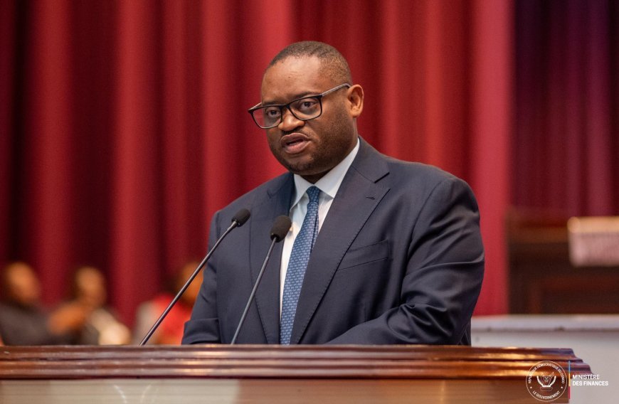 L’an 1 du gouvernement Suminwa II : Du Trésor aux chantiers, Doudou Fwamba défend le virage de la « crédibilité financière »