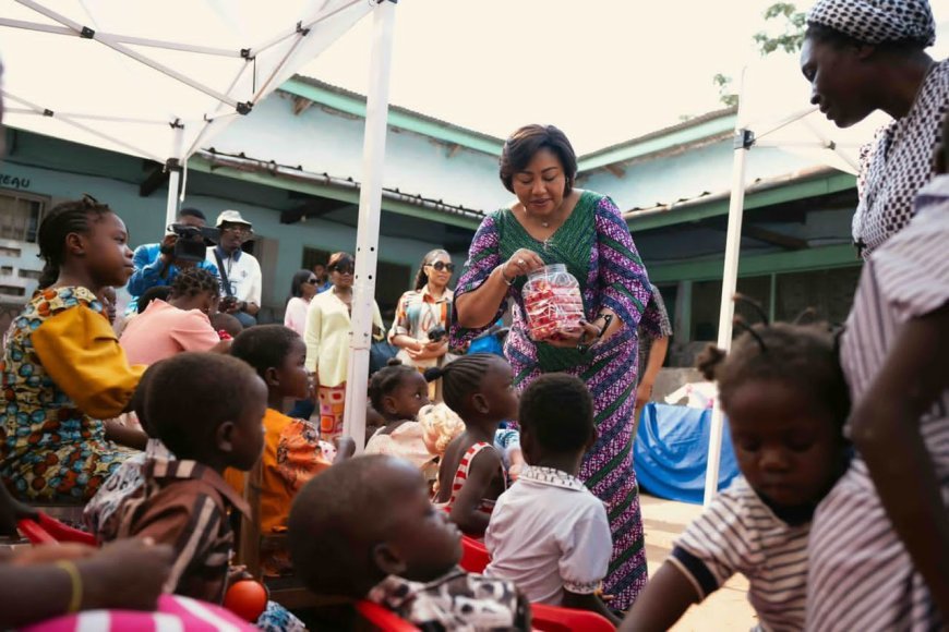 Mbuji-Mayi : Denise Nyakeru Tshisekedi au cœur de l’émotion à l’orphelinat Saint-Joseph Bena Tshibuabua