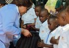 Mbuji-Mayi : Denise Nyakeru Tshisekedi offre des kits scolaires à 4 000 élèves pour la rentrée