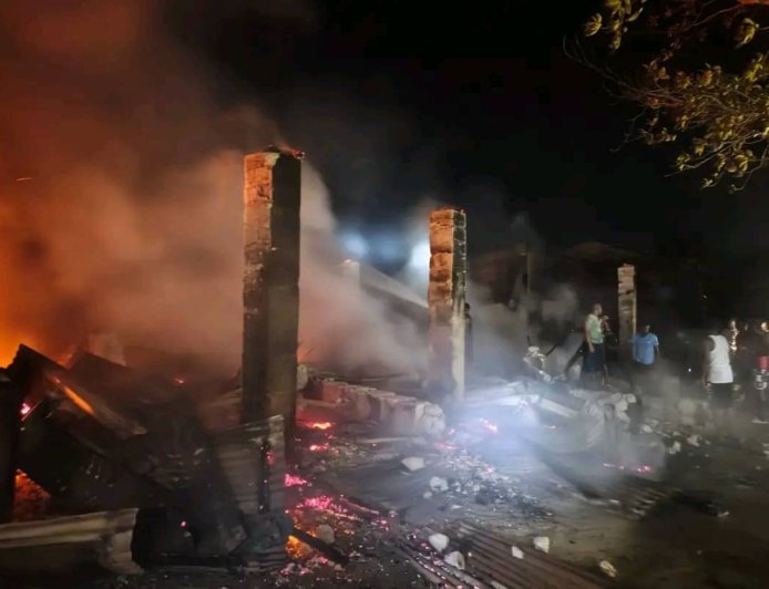 Dévastateur incendie à l'Intendance de l’ESU à Kisangani : les étudiants sous le choc, les secours appelés à se mobiliser