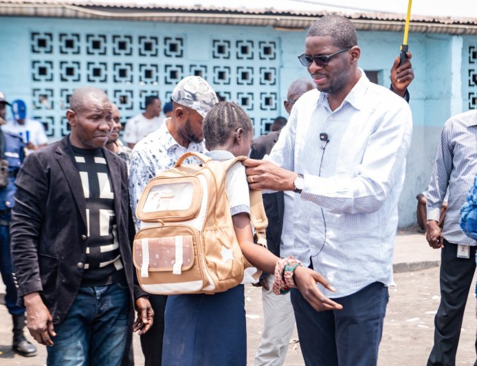 FUNA : 48 nouvelles bourses « Patrick Muyaya » remises à des élèves de cinq établissements scolaires