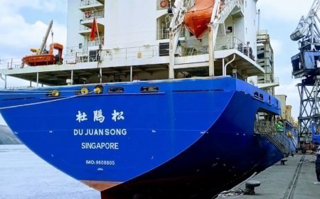 RDC : l’ONATRA réceptionne une deuxième locomotive neuve au port de Matadi